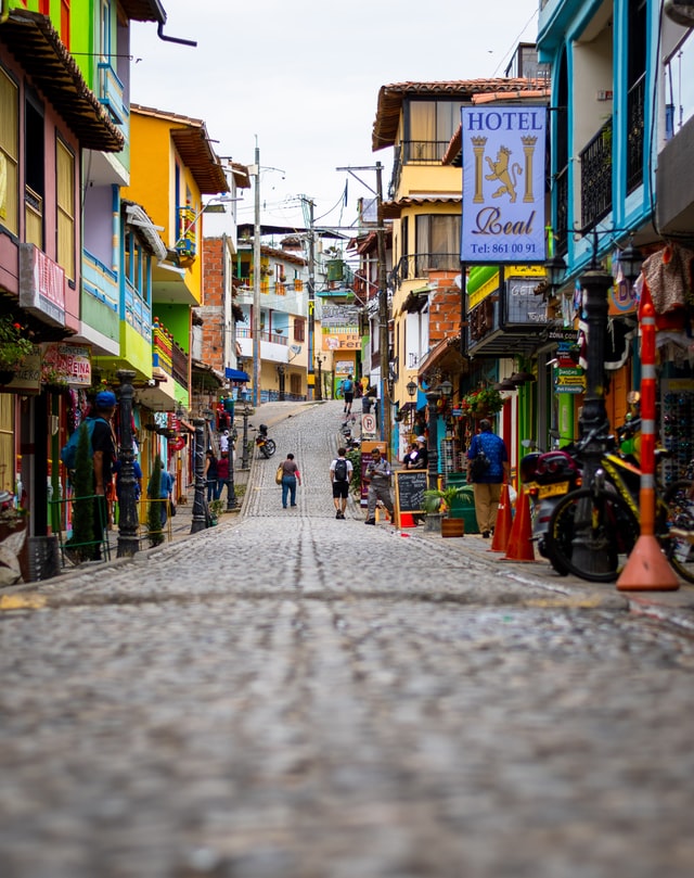 Medellín - Guatapé y El Caribe